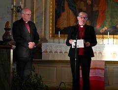 Ärkebiskop Martin Modéus och biskop Åsa Nyström framför Svenska kyrkans ursäkt i Karungi, Norrbotten.