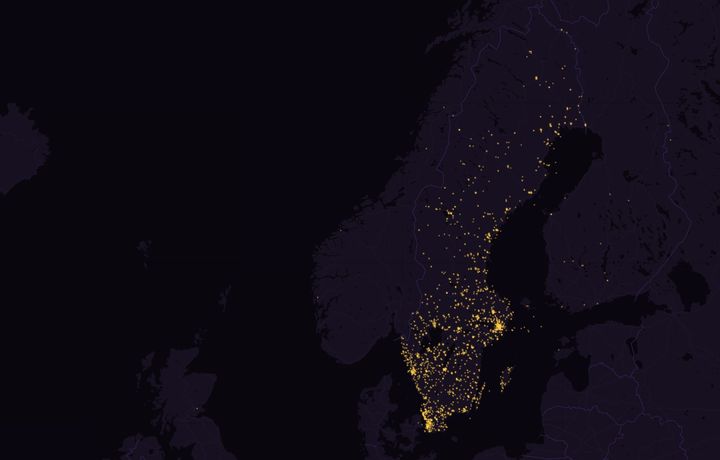 Karta över Sverige och Norden med gula ljuspunkter som visar var digitala ljus tänts.