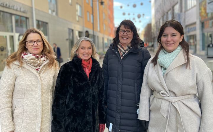 Från vänster: Åsa Pihlström (Silviasjuksköterska), Camilla Göransson (Silviasyster), Maria Josefsson (strateg) och Ulrika Nilsson (arbetsterapeut). Foto: Norrköpings kommun