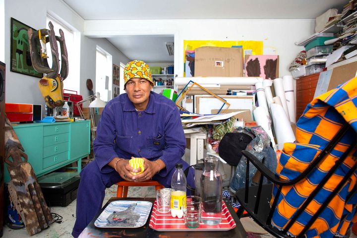 Konstnären Erik Magassa. Foto: Peter Claesson, Stenastiftelsen.