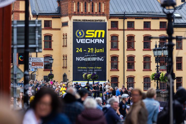 SM-veckan 2025 bland Norrköpings karaktäristiska gula fasader upplevdes av många Norrköpingsbor, besökare och tv-tittare. Foto: Magnus Andersson.