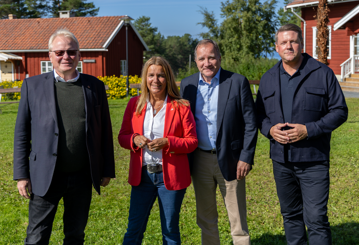 Peter Hultqvist, Anna-Caren Sätherberg, Stefan Löfven och Tobias Baudin vid dagens pressträff i Östersund.