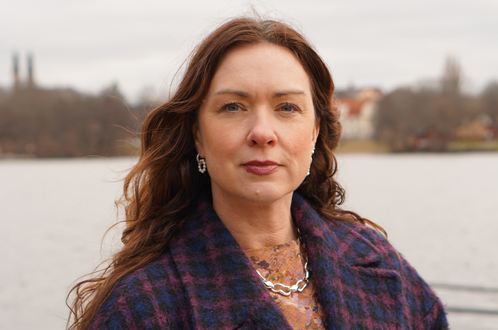 "För att skapa hållbara arbetsplatser måste karensavdraget tas bort", menar Veronica Magnusson, ordförande Vision.