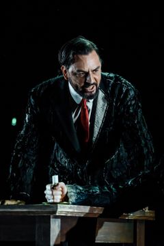 Danilo Bejarano som Piotr Luzjin i Brott och straff.