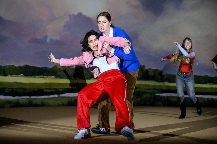 Ana Gil de Melo Nascimento, Sanna Sundqvist och Maia Hansson Bergqvist i Liv och Död Strömquist.