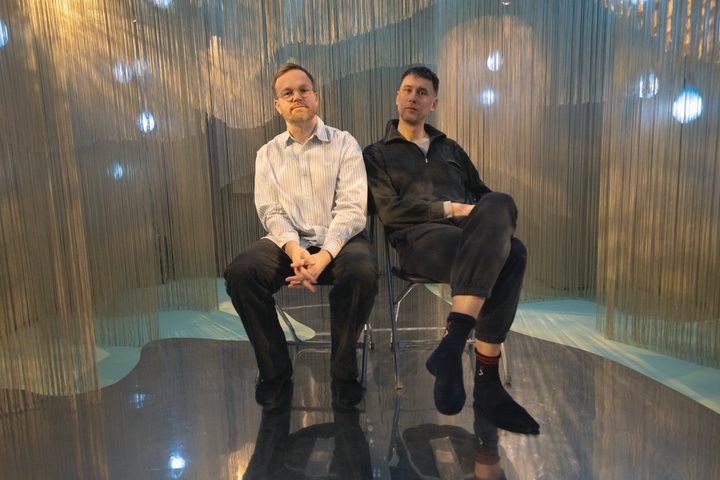 Björn Säfsten och Pär Andersson i scenrummet på Sabbatsbergs sjukhus