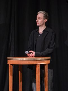 Razmus Nyström på pressträff Dramaten, april 2026