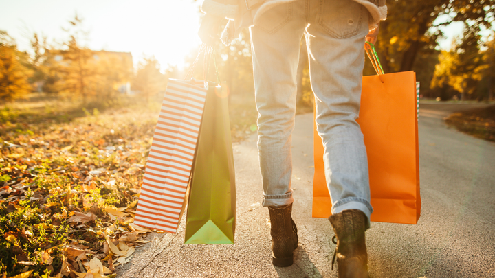Framtidsförväntningarna inom handeln stärktes något i oktober.