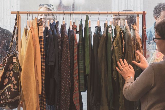 Andelen konsumenter som handlade second hand i januari minskade jämfört med samma månad förra året.