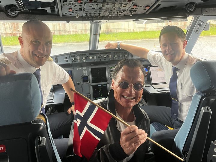 Sunclass Airlines kaptener Nicolai Bondo och Patrick Wayne Hansen redo för take off med Vings/Sunclass Airlines delägare Petter Stordalen