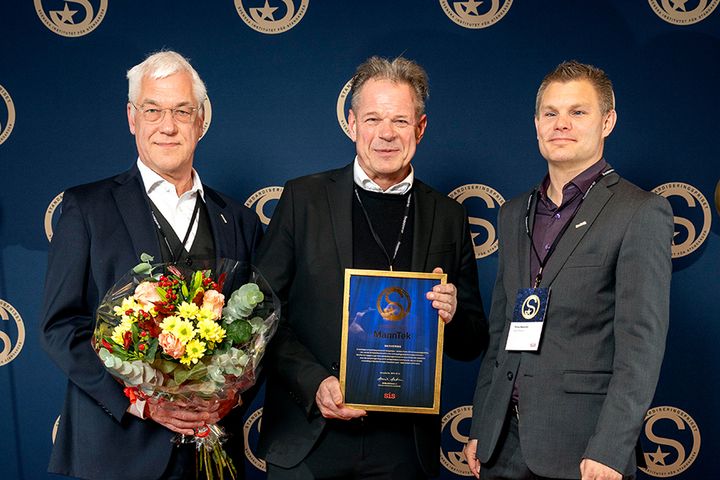 Bilden föreställer Gerhard Kopplin, Markus Bäckström och Tomas Walander från företaget MannTek efter att de tagit emot Standardiseringspriset 2025.
