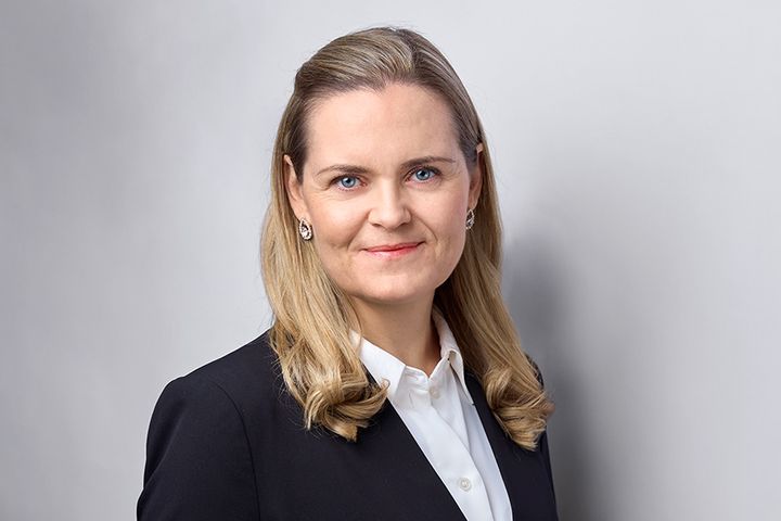 Bilden föreställer Sarah Sim som är standardiseringschef på Svenska institutet för standarder.