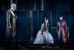 Madama Butterfly, Kungliga Operan 2023. Karl-Magnus Fredriksson, Eri Nakamura och Johanna Rudström. Foto: Kungliga Operan /Markus Gårder