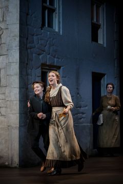 Jenufa, Kungliga Operan 2024. Cornelia Beskow, Minna Tägil, Katarina Leoson. Foto: Markus Gårder