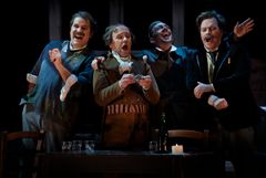 La bohème, Kungliga Operan 2025. Jeremy Carpenter, John Erik Eleby, Bror Magnus Tødenes, Ola Eliasson. Foto: Kungliga Operan / Markus Gårder