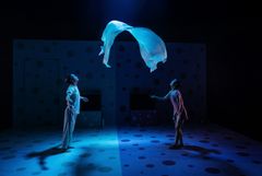 Vem där? Unga Operan 2025. Julien Keulen och Minji Nam. Foto: Kungliga Operan/Emmalisa Pauly