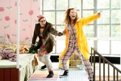 Sova vaken, Unga Operan 2022. Ulrika Skarby och Jessica Elevant. Foto: Sören Vilks