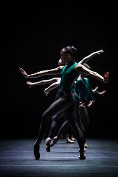 Lifar/Forsythe, pressbild. Kungliga Baletten. Foto: Carl Thorborg