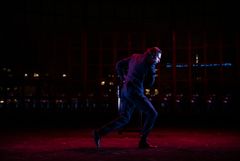 Young choreographers, Kungliga Baletten hösten 2025. Trust me. Koreograf Elisa Fossati, dansare Benjamin Meslier.