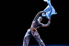 Young choreographers, Kungliga Baletten hösten 2025. Medvind. Koreograf Felicia Andersson, dansare Zane Smith Taylor