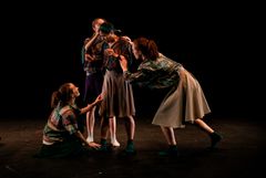 Young choreographers, Kungliga Baletten hösten 2025. Songs from the rhird floor. Koreograf Rikako Shibamoto. Dansare Felicia Andersson, Alessa Rogers, Camille Chanial, Kaho Yanagisawa