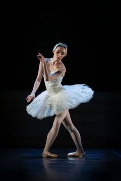 Svansjön, Kungliga Baletten 2025. Maya Schonbrun. Foto: Kungliga Operan/Håkan Larsson