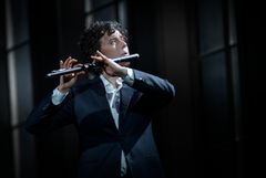 Trollflöjten, hösten 2025. Jonathan Koppel som Tamino. Foto: Kungliga Operan/Markus Gårder.