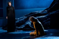 Trollflöjten, hösten 2025. Tetiana Zhuravel och Emma Kajander. Foto: Kungliga Operan/Markus Gårder