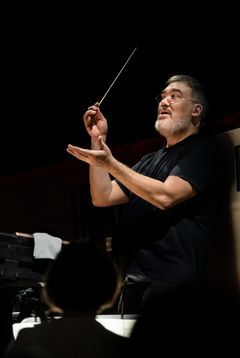Alan Gilbert conducting the Royal Swedish Orchestra. Photo: Royal Swedish Opera/Sören Vilks