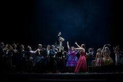 Der ferne Klang 2026.  Adrian Omberg, Klas Hedlund, Miriam Treichl, Agneta Eichenholz, Vivianne Holmberg, Kari Koskinen,  
Kungliga Operans kör. Foto: Kungliga Operan/Markus Gårder.