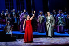 Turandot, Kungliga Operan 2026. Elisabet Strid, Daniel Johansson, Kungliga Operans kör. Foto: Kungliga Operan/Sören Vilks