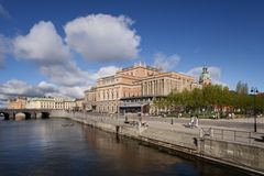 Visualisering av operabyggnadenmed den nya påbyggnaden sedd från Strömbron - Ahrbom & Partner och Lundgaard & Tranberg Arkitekter