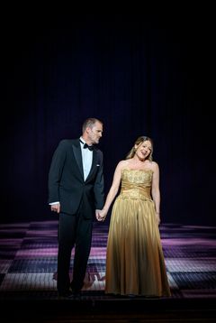 Daniel Johansson och Elin Rombo framför »Dicon ch’oltre mare« ur Madama Butterfly under Guldbröllopskonserten på Kungliga Operan. Foto: Kungliga Operan/Sören Vilks