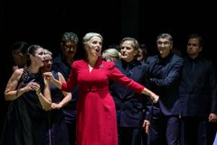 Melancholia, Kungliga Operan 2026. Anne Sofie von Otter och Kungliga Operans kör. Foto: Kungliga Operan/Sören Vilks