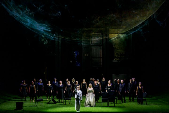 Melancholia, Kungliga Operan 2026. Kerstin Avemo, David Francett och Kungliga Operans kör. Foto: Kungliga Operan/Sören Vilks
