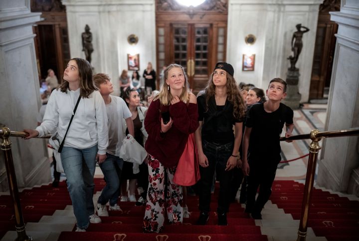 Bild från tidigare besök av skolklass. Foto: Kungliga Operan/Markus Gårder