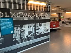 Den historiska utställningen består bland annat av fototapeter med ett unikt material som upphittats i företagets arkiv. Varje milstolpe har fått en ljuslåda med tillhörande filmsnutt. Allt material finns också utlagt på sajten vwgroup.se.