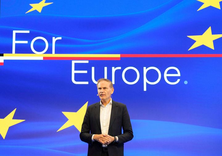 Volkswagen-koncernens vd Oliver Blume vid ”For Europe” i Paris
