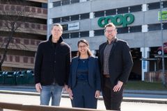 fr. vänster: Carl Zetterqvist, Sara Kukka-Salam, Martin Karlsson (vice ordförande kommunstyrelsen)