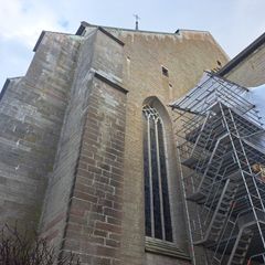 Renoveringen av fönster och strävpelare i Vadstena klosterkyrka tar under flera år stora resurser från både församlingen och den kyrkoantikvariska ersättningen, en ersättning som varit densamma sedan 2009.
