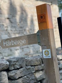 Härberget i Örberga, en svalkande rastplats längs sista dagsetappen mot Vadstena.