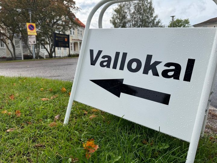 Utanför vallokalen vid Mariagården i Finspångs församling