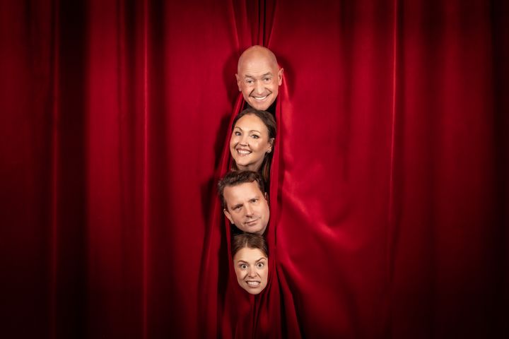 Thomas Petersson, Hanna Hedlund, Måns Nathanaelson i swingersfars på Intiman i höst. Fotograf Nadja Sjöström