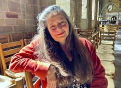 – Vi sätter upp spelet om Nathan Söderblom för andra året i rad. Dramat har landat djupare i oss nu när vi spelar upp det på nytt, berättar prästen, liturgen och dramatikern Åsa Egnér.