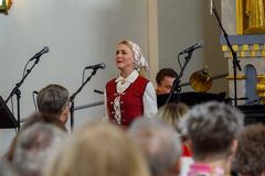 Carina Henriksson sjöng och Roger Norén spelade.