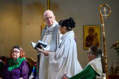 Ärkebiskop Martin Modéus och Ritvaelsa Seppälä, stiftsadjunkt på Luleå stift.