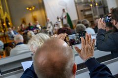 Omkring 286 deltagare kom till gudstjänsten.