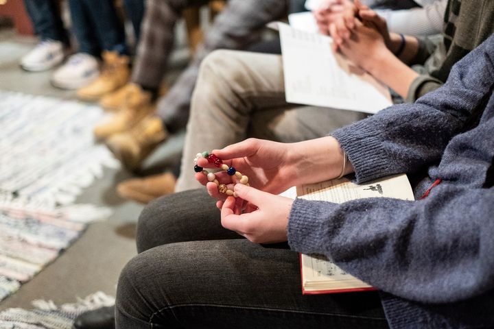 Frälsarkransen används ofta i kyrkans undervisning, bland annat med konfirmander.