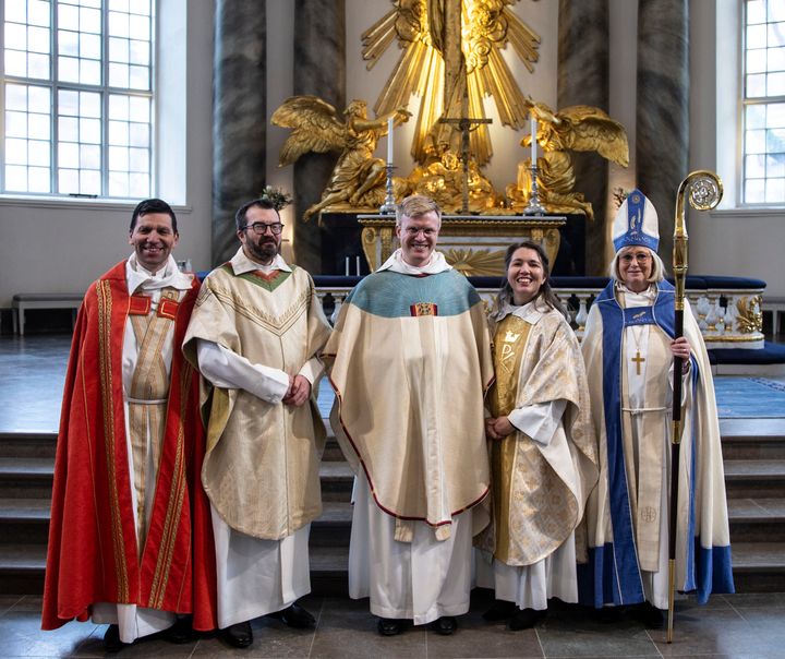 Domprost Stefan Hiller, Marcus Boberg, John-Philip Andersson, Jennie Hallgren och biskop Susanne Rappmann.