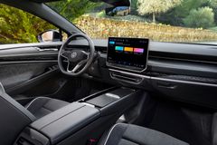 En nyhet för ID.7 Tourer är Wellness-appen i bilens infotaínmentsystem. Med hjälp av tre förkonfigurerade program (Fresh Up, Calm Down och Power Break) kan olika funktioner i bilen ställas in för att öka välbefinnandet under körning eller under raster.